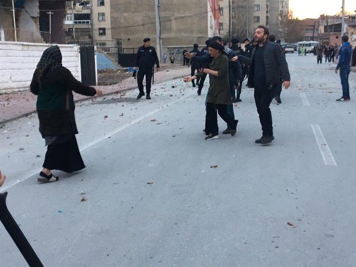 Ortalık savaş alanına döndü! 200 polis sevk edildi G3