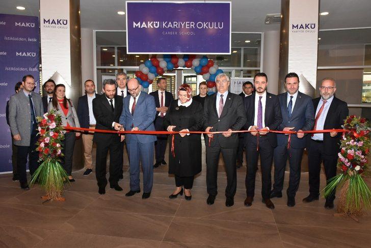 Kariyer Okulunun ilk kariyer danışmanı Cumhurbaşkanı Başdanışmanı Prof. Dr. Gürcan oldu G3