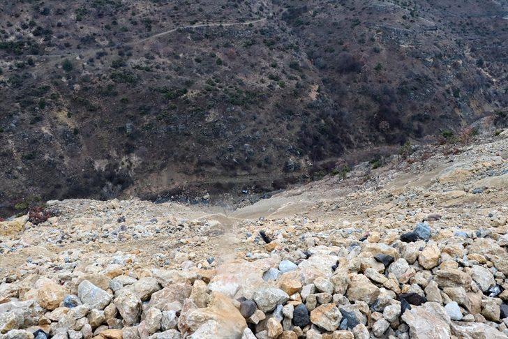 Uçuruma yuvarlanan otomobildeki 2 kişi hayatını kaybetti  G2