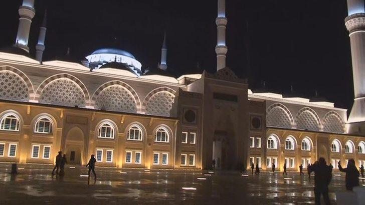Çamlıca Camii'nde ilk ezan okundu ve ilk ibadet gerçekleştiriliyor! G1