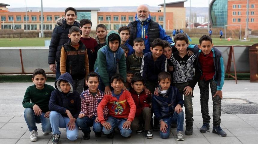 Kayserispor’u  minikler ziyaret etti