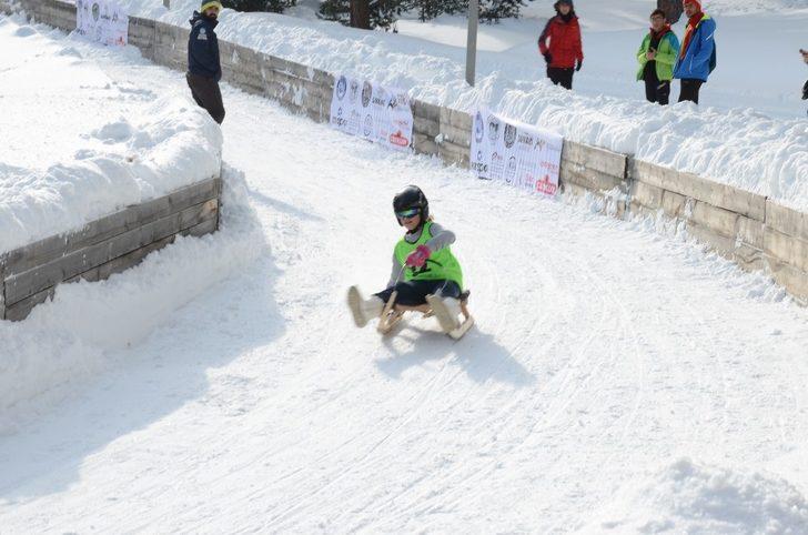 Kulüpler Arası Natürel Kızak Türkiye Şampiyonasında dereceye giren sporcuların madalyaları verildi G1