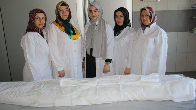 Günde 15 ölü yıkıyorlar