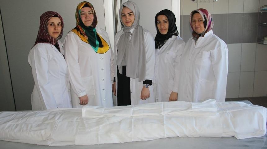 Günde 15 ölü yıkıyorlar