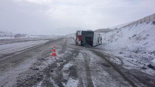 Son dakika: Sivas'ta yolcu otobüsü devrildi! Çok sayıda yaralı var 