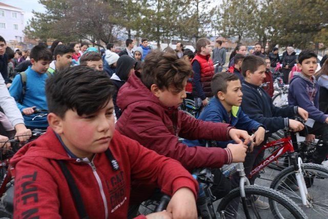 Kırka’da Yeşilay Haftası bisiklet turu ile kutlandı