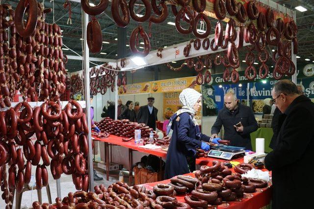 Van’da ‘Yöresel Ürünler ve Hediyelik Eşya Fuarı’ yüzleri güldürüyor