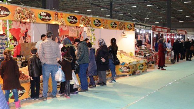 Van’da ‘Yöresel Ürünler ve Hediyelik Eşya Fuarı’ yüzleri güldürüyor