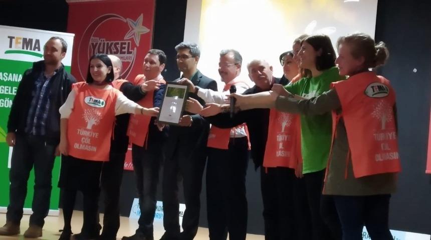 Umut yeşerten &ccedil;ocuklar fidan b&uuml;y&uuml;tecekler