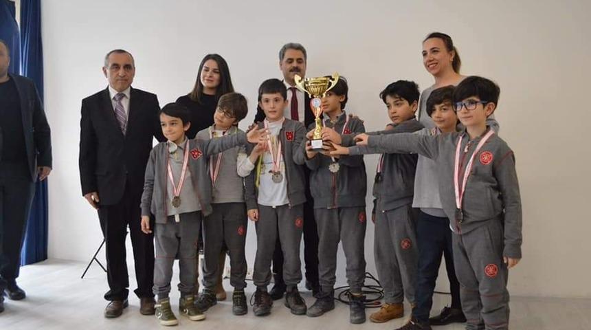 Bahçeşehir Koleji, Satrançta İl birincisi
