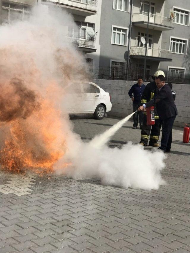 Cumhuriyet Ortaokulunda yapılan tatbikat gerçeği aratmadı