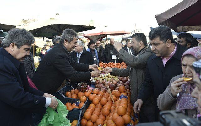 Başkana adayı tezgahın başına geçip satış yaptı