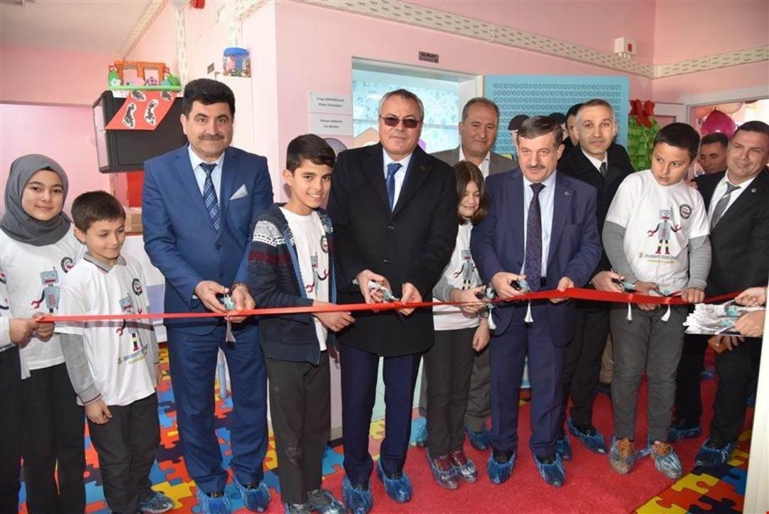 Vali Deniz&rsquo;den eğitime &ouml;zel ilgi