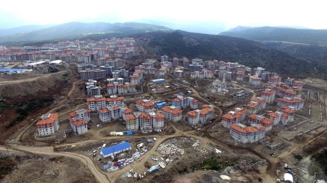 Akgedik Yunuskent&rsquo;te hak sahiplerinin daireleri de belirleniyor