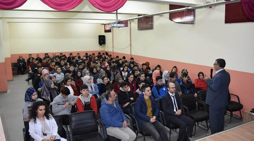 Aslanpa&rsquo;da &rsquo;&rsquo;Bilin&ccedil;li M&uuml;sl&uuml;man nasıl olunmalı&rsquo;&rsquo; konulu konferans