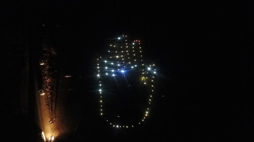 MHP&rsquo;li 228 kadın, ışıklarla şiddete hayır el logosu oluşturdular