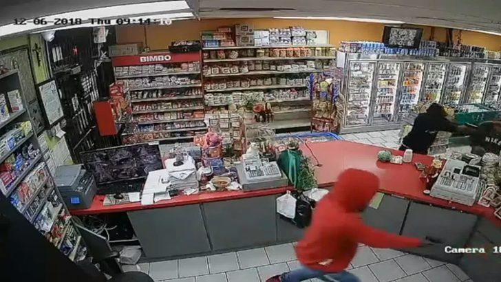 Bir anda pantolonu düştü! Kıyafetinin azizliğine uğrayan hırsızın sonu G3