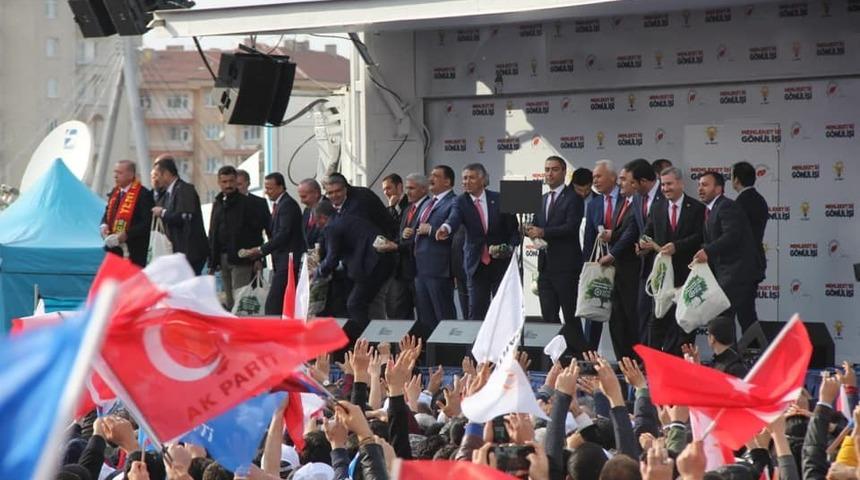 P&uuml;t&uuml;rgeliler Cumhurbaşkanının mitingine akın etti