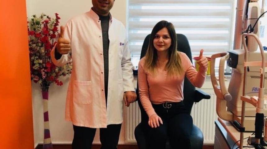 Excimer lazer ile g&ouml;zl&uuml;klerinden kurtuldu