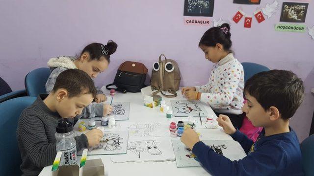 Kartepe’de çocuklar tasarım atölyelerinde hayal dünyalarını keşfediyorlar