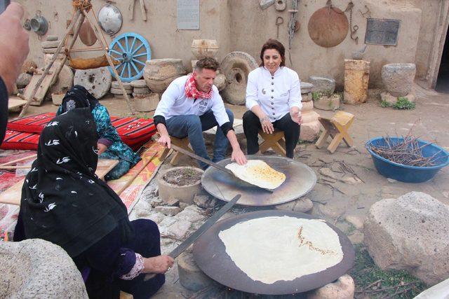 Dünyaca ünlü şefler, Harran’da yufka açıp, pişirdi