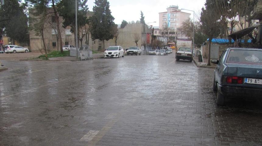 Araban&rsquo;da kısa s&uuml;re yağan dolu &ccedil;ift&ccedil;iyi korkuttu