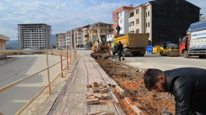 Ertuğrugazi Mahallesi&rsquo;nde asfalt parket taşı &ccedil;alışmaları