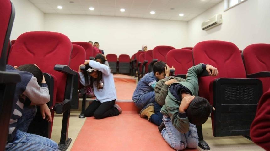 Adana B&uuml;y&uuml;kşehir&rsquo;den &ouml;ğrencilere afet bilinci eğitimi