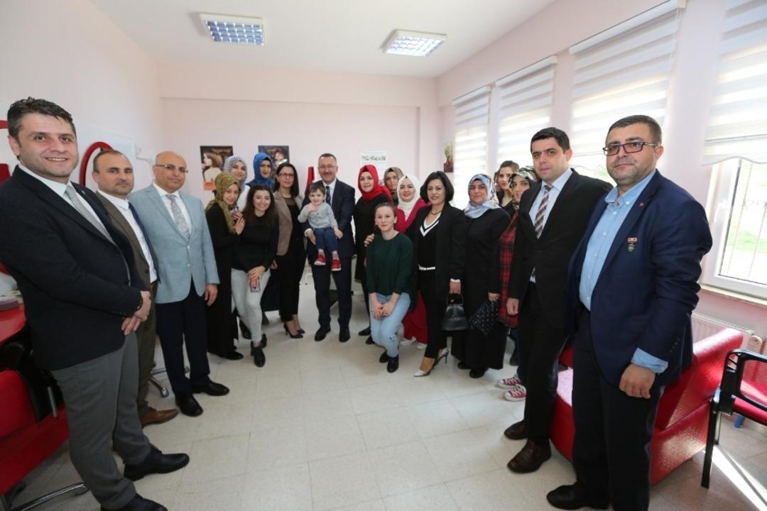 Başkan adayı Mutlu Işıksu: &ldquo;Yenikent&rsquo;e s&ouml;z&uuml;m&uuml;z var&rdquo;