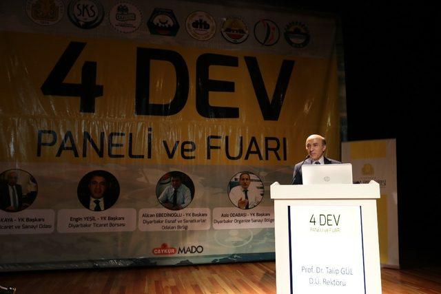 DÜ’de 4 dev paneli ve fuarı düzenlendi