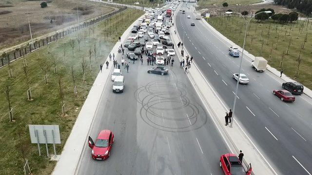 /ek fotoğraflarla / Lüks otomobilli düğün konvoyu yol kapatıp 