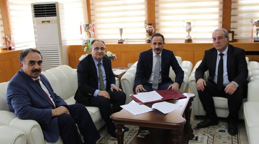 F&Uuml; ile İŞKUR arasında iş birliği  protokol&uuml;