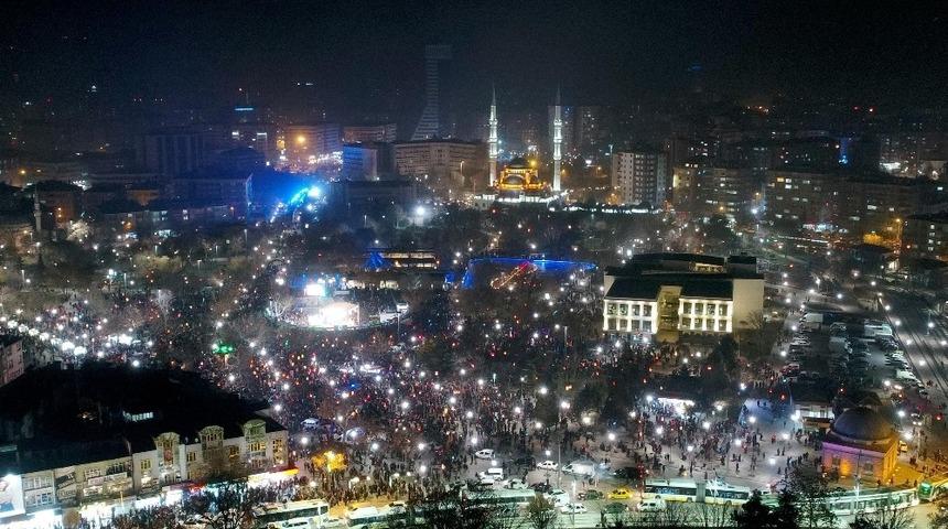 Konya&rsquo;da &ccedil;ocukların fener alayı coşkusundan renkli g&ouml;r&uuml;nt&uuml;ler