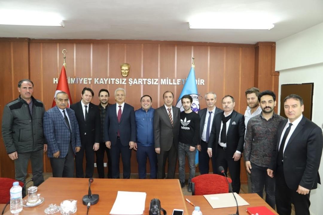 Başsoy&rsquo;dan Belediye Meclis &Uuml;yelerine plaket