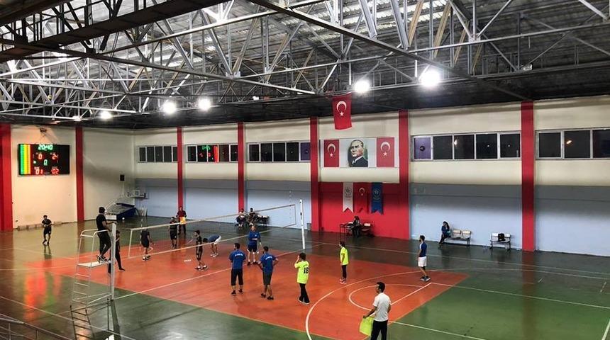 Sason&rsquo;da okullar arası voleybol turnuvası finalleri yapıldı