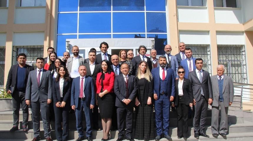 Avukatlar ve yargı mensupları Mut&rsquo;ta sorunları masaya yatırdı