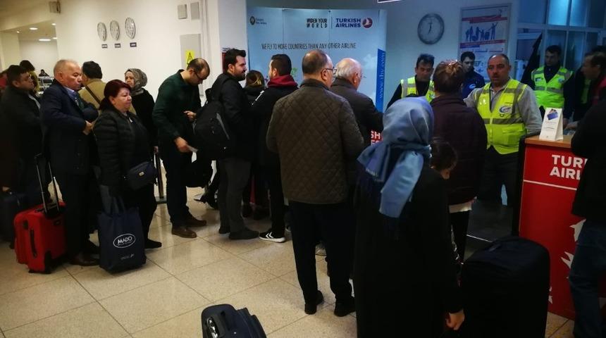 158 eczacı Kemer’e uçtu