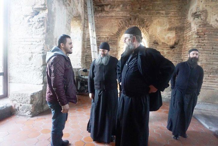 Ayasofya Orhan Camii'ni ziyaret eden Yunan Ortodoks Kilisesi papazlarına 'ayin' engeli  G4