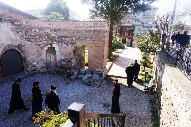 Ayasofya Orhan Camii'ni ziyaret eden Yunan Ortodoks Kilisesi papazlarına 'ayin' engeli  G3