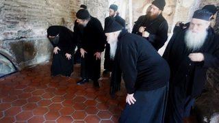 Ayasofya Orhan Camii'ni ziyaret eden Yunan Ortodoks Kilisesi papazlarına 'ayin' engeli 