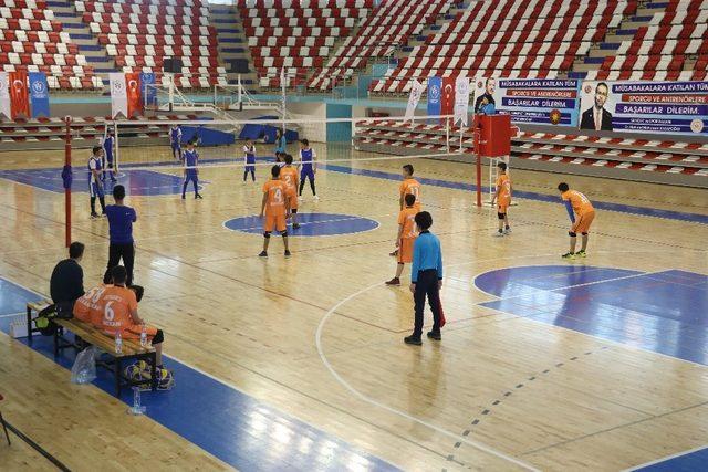 Ağrı’da ‘Okul sporları voleybol grup müsabakaları’ başladı