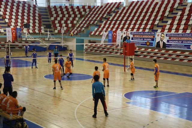 Ağrı’da ‘Okul sporları voleybol grup müsabakaları’ başladı