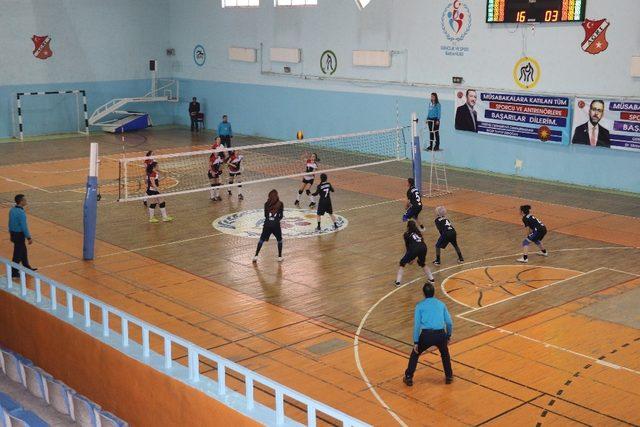 Ağrı’da ‘Okul sporları voleybol grup müsabakaları’ başladı