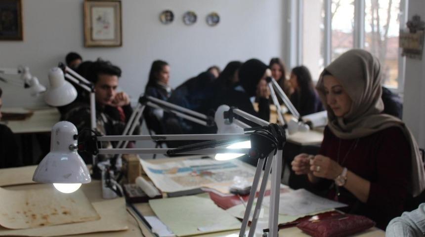 &Ouml;ğrencilerden minyat&uuml;r sanatına yoğun ilgi
