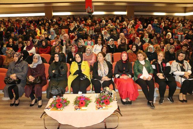 ’Göbeklitepe’de kadının ışığı’ konferansı yapıldı