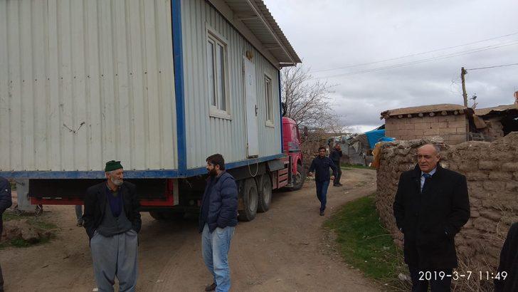 Elazığ�da evi yanan aileye konteyner ev verildi Yaşam Haberleri