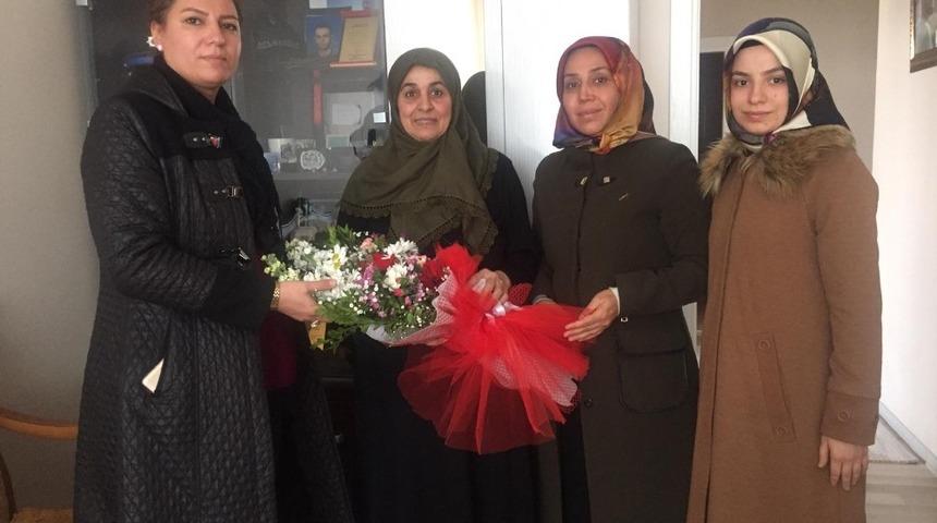 Şehit annelerine 8 Mart D&uuml;nya Kadınlar G&uuml;n&uuml; ziyareti