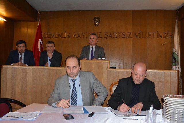 Son belediye meclisi toplantısı plaketle taçlandı