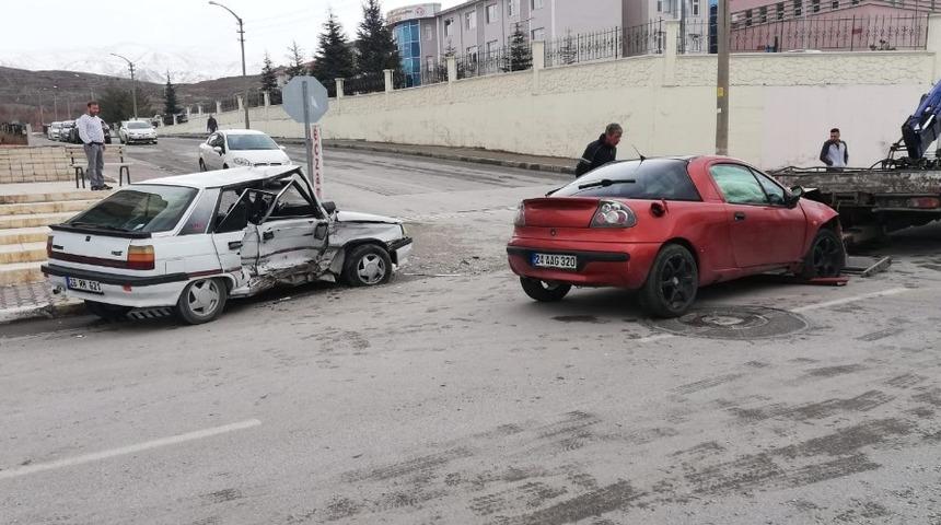 Erzincan’da kaza: 4 yaralı
