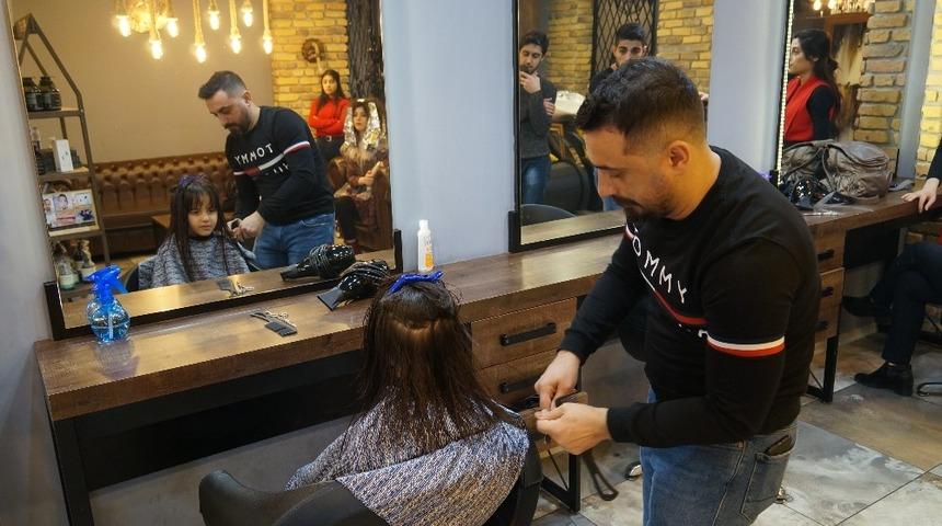 Regaip Kandili’nde kız çocuklarına ücretsiz saç kesimi